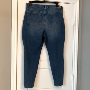 American Eagle Curvy High Waisted Dream Jean